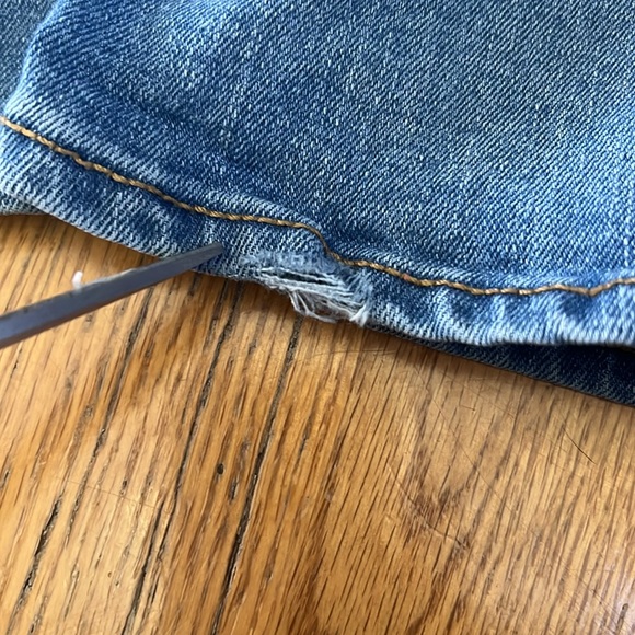 Gap Straight Legged Light Wash Jean - Picture 9 of 11